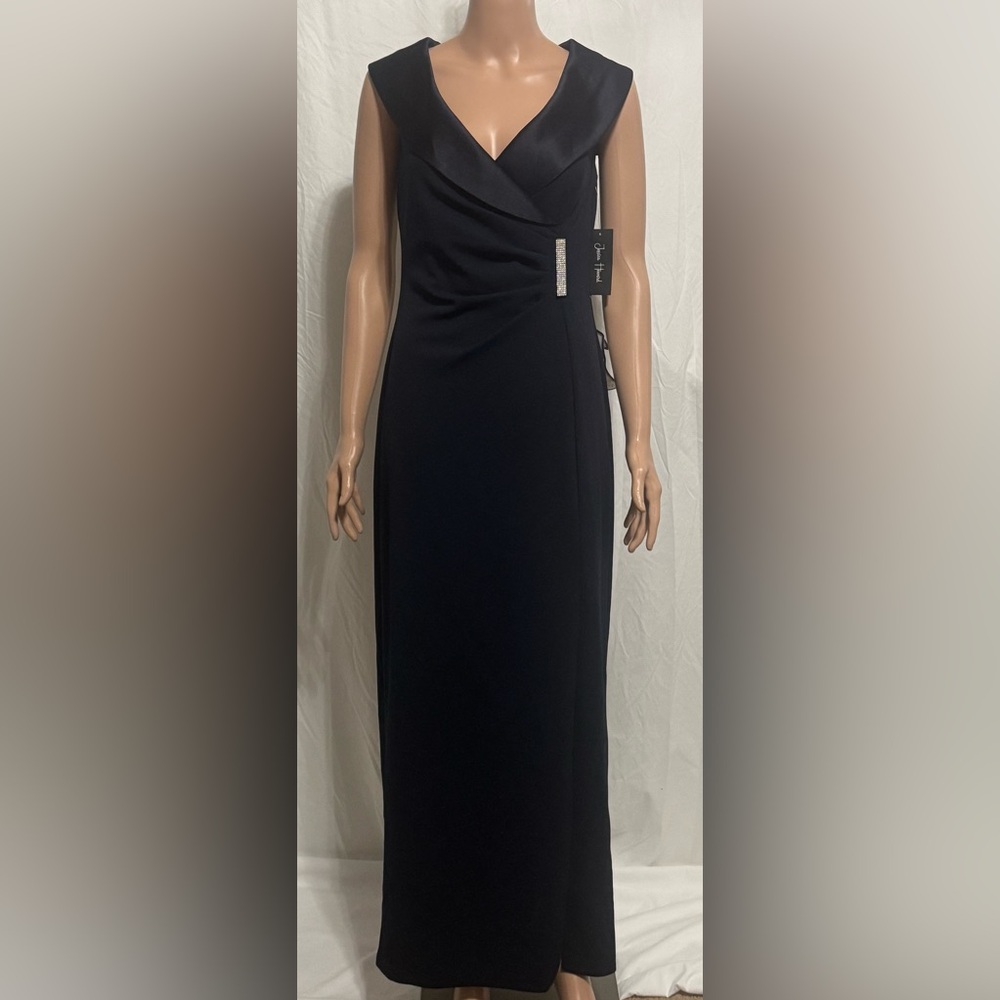 Jessica Howard
Petite Collared Side-Slit Long Gown - Picture 2 of 9